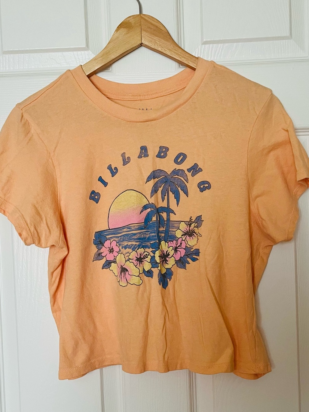 Billabong Peach cropped Short Sleeve Tee